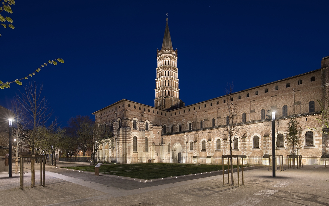 Place et basilique Saint Sernin à Toulouse