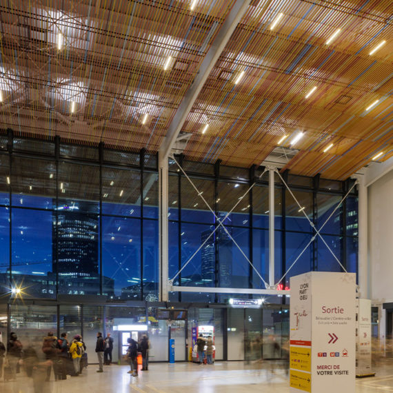 Mise en lumière Gare Part-Dieu à Lyon, par Les Eclairagistes Associés