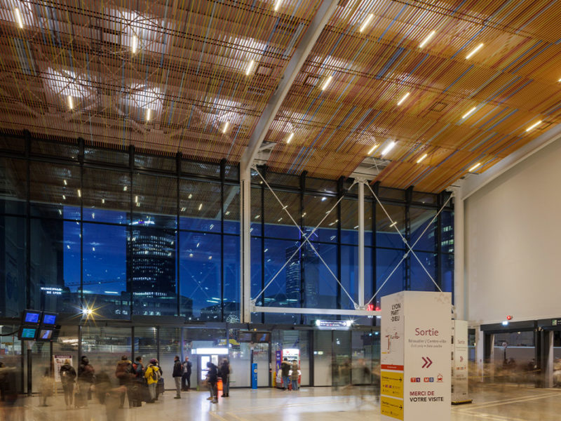 Mise en lumière Gare Part-Dieu à Lyon, par Les Eclairagistes Associés