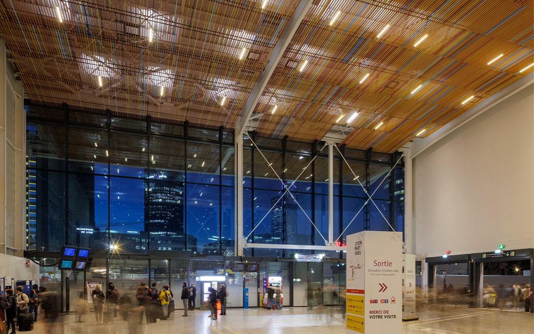 Mise en lumière Gare Part-Dieu à Lyon, par Les Eclairagistes Associés